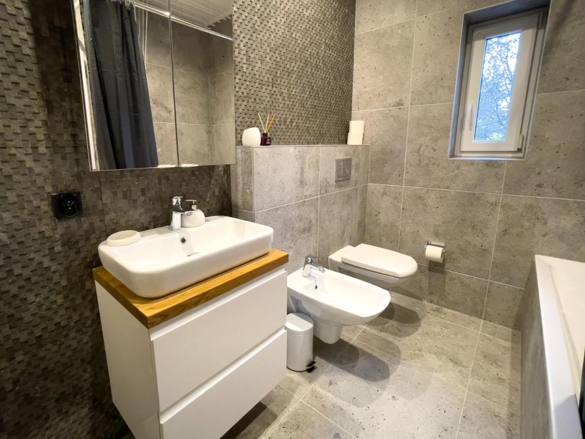 Urban Apartments Premium No 3, Free Private Parking, Self Check-In Хожув Экстерьер фото
